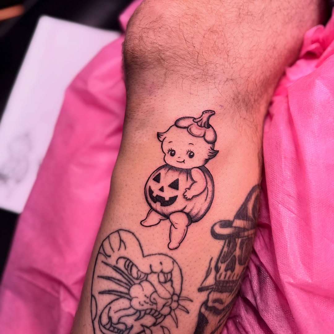 Tattoo by @lea_tattooine — new_school