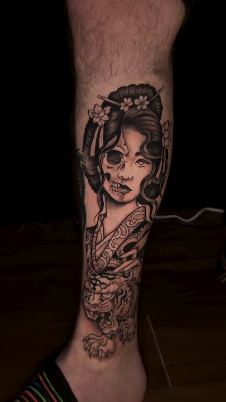 Tattoo by @lindseybendsey โ japanese_irezumi, black_and_grey