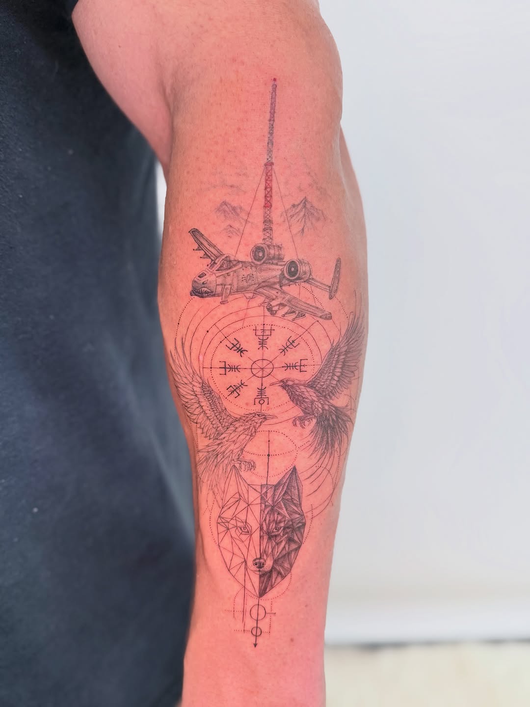 Tattoo by @yuri.tattooist — geometric, black_and_grey