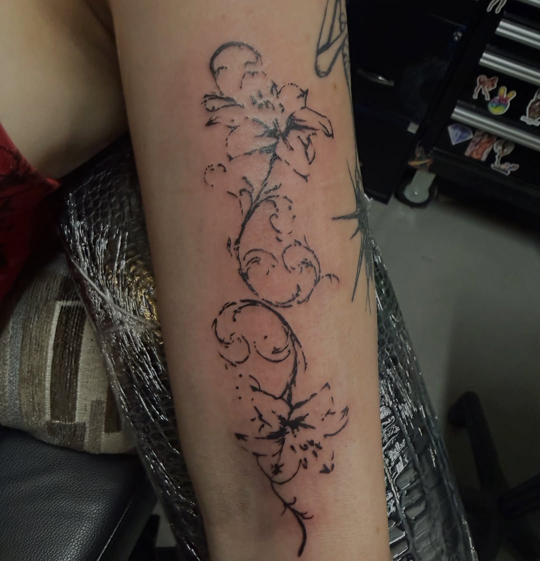 Tattoo by @loui_lays_ink — fine_line, illustrative
