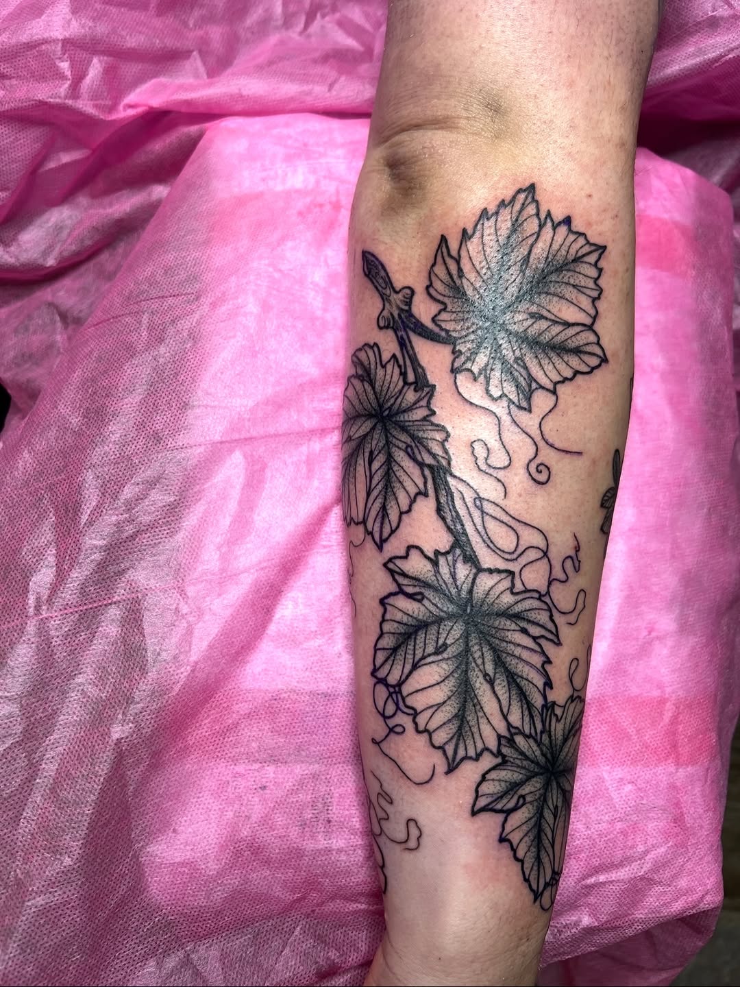 Tattoo by @brianaleflore — black_and_grey, fine_line