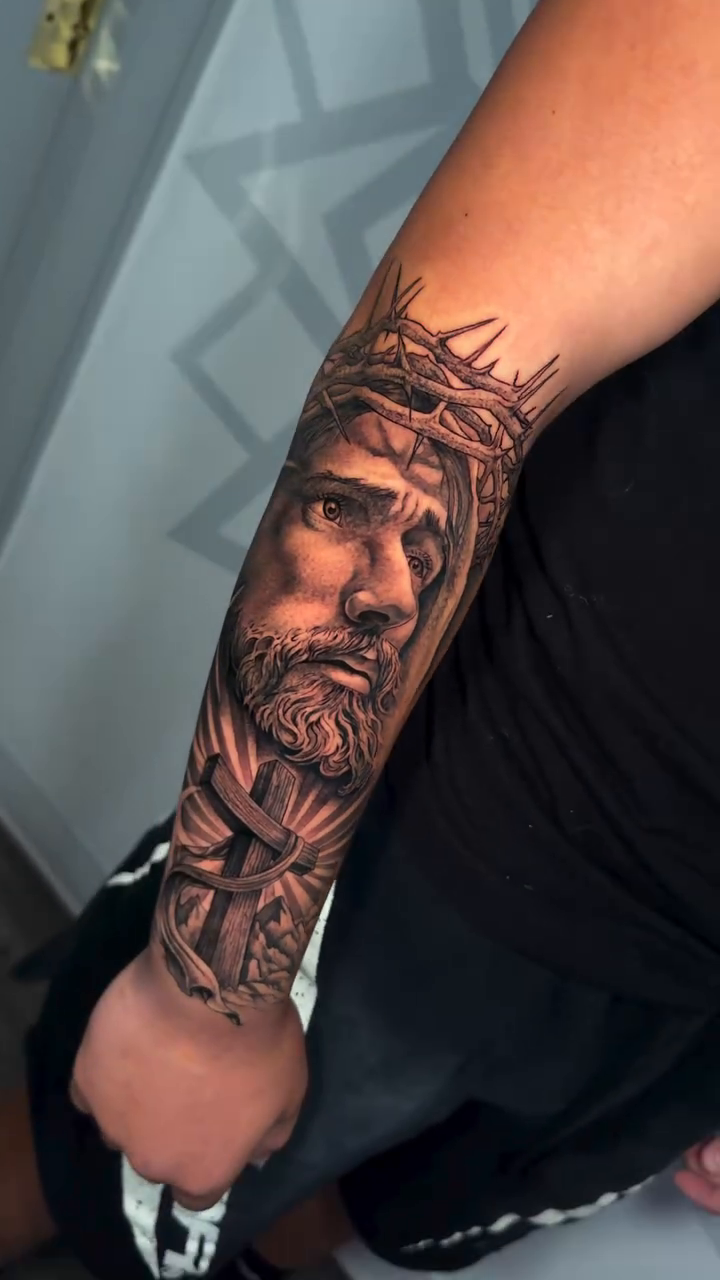 Tattoo by @nandojaa_ink — realism, black_and_grey