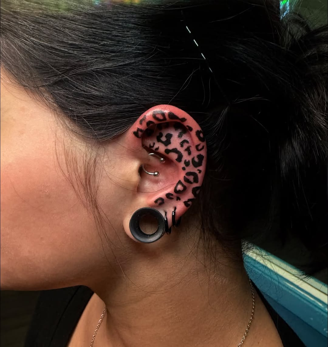 Tattoo by @tattoosorsumn — blackwork
