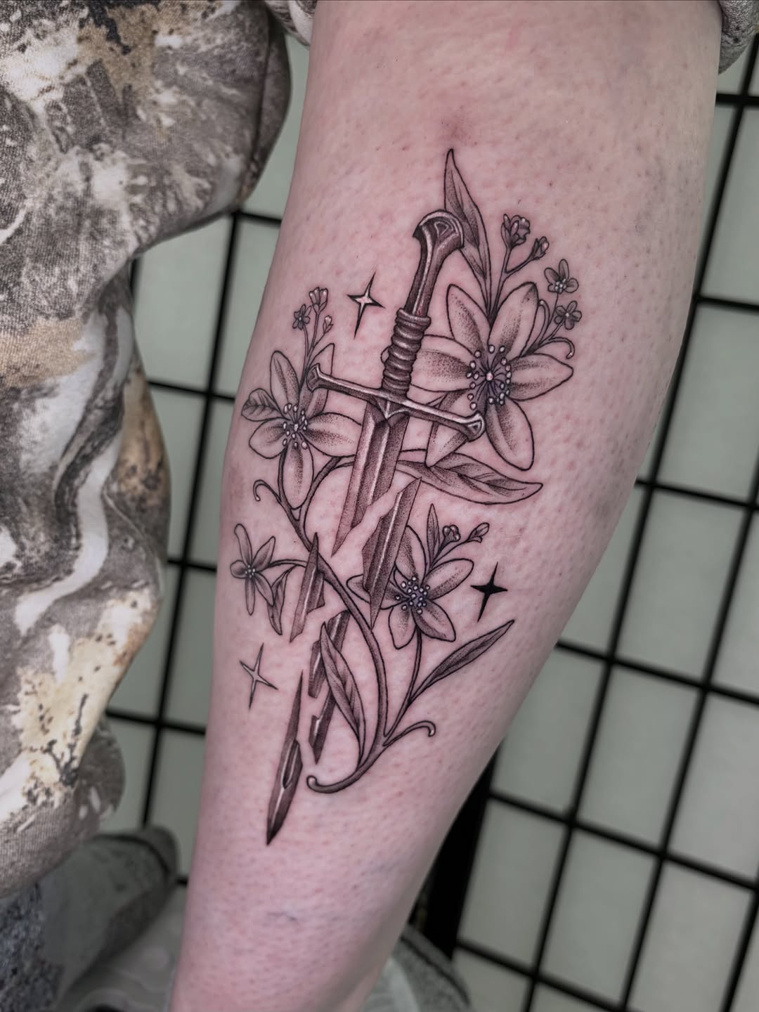 Tattoo by @han_vertal_ink — black_and_grey, fine_line