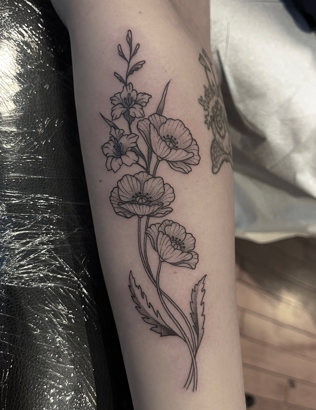 Tattoo by @raineydaytattoos — fine_line