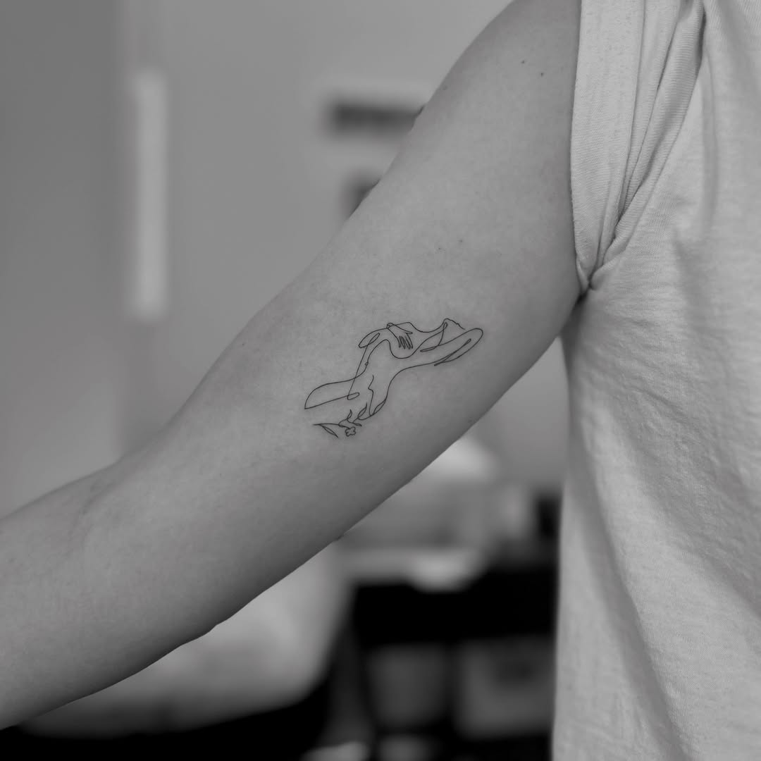 Tattoo by @littleinkliv โ fine_line, minimalist
