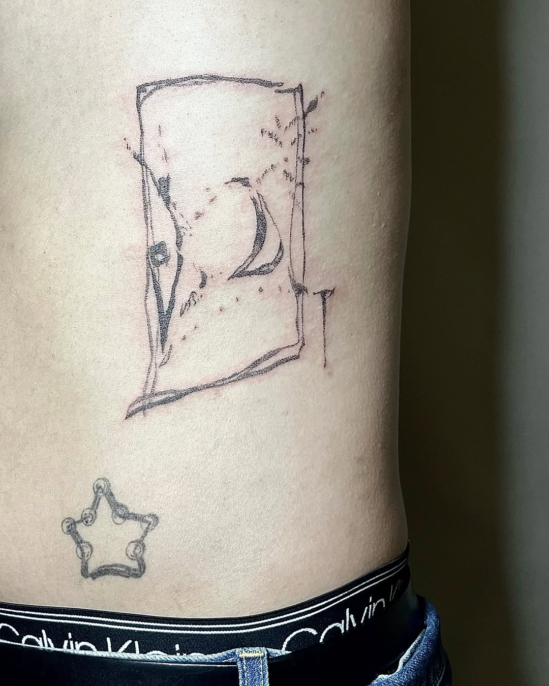 Tattoo by @tt.vetta — sketch, minimalist