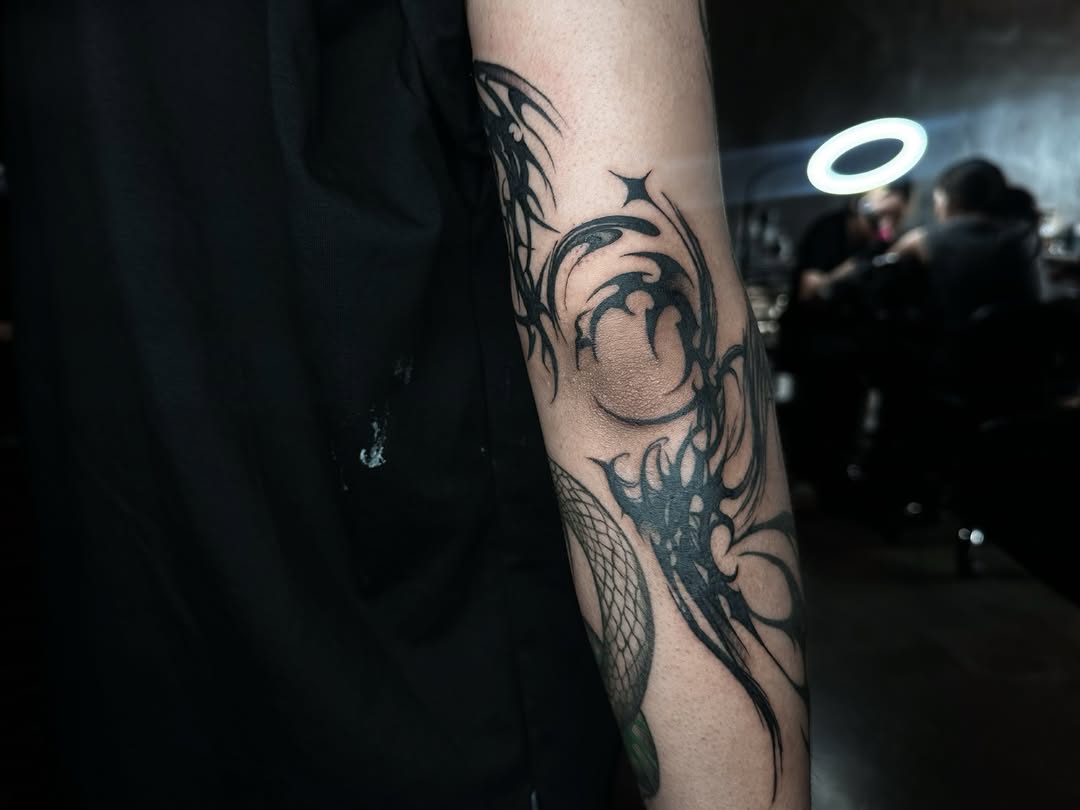 Tattoo by @gaoq.tattoo — blackwork, tribal