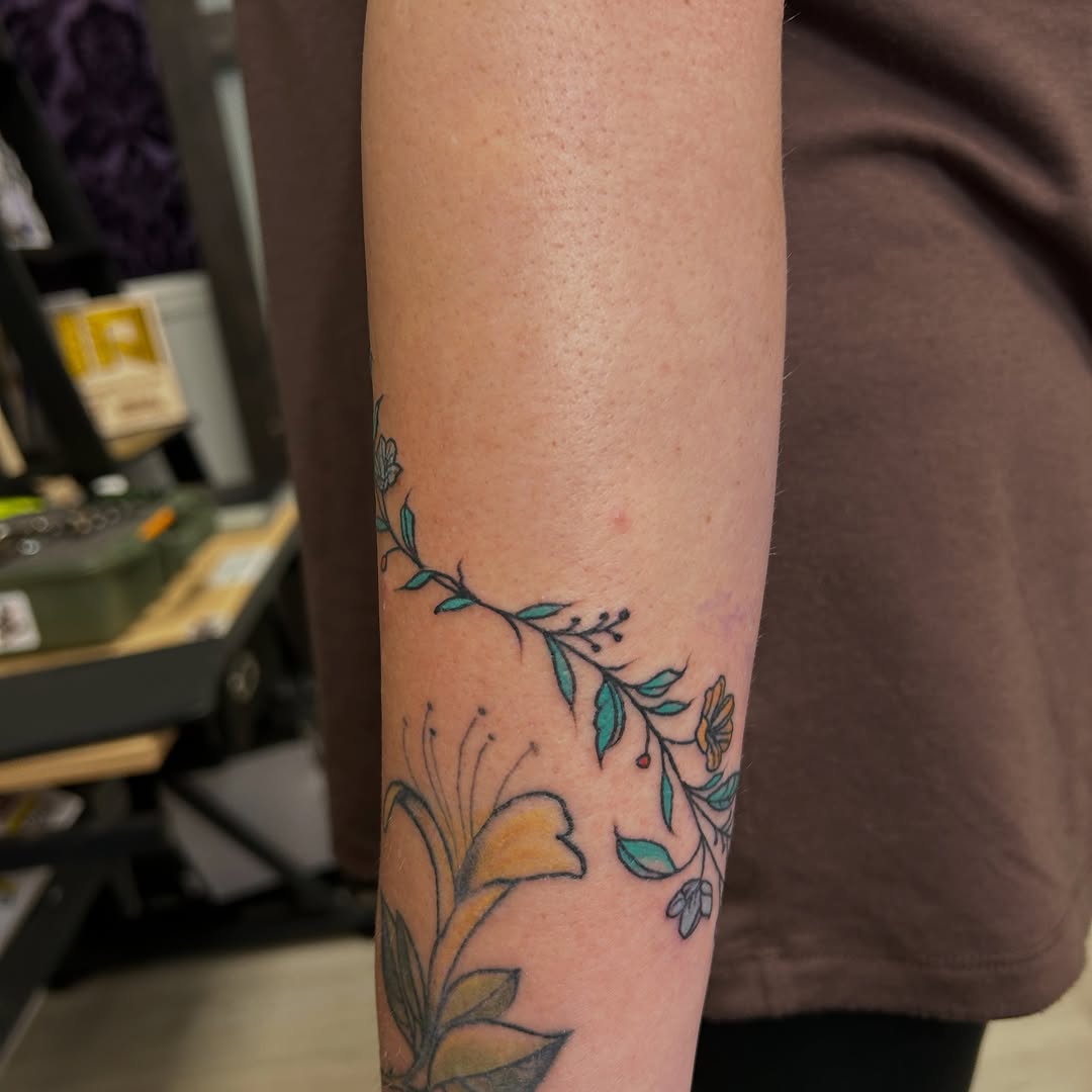 Tattoo by @esaconytattoo — fine_line, illustrative