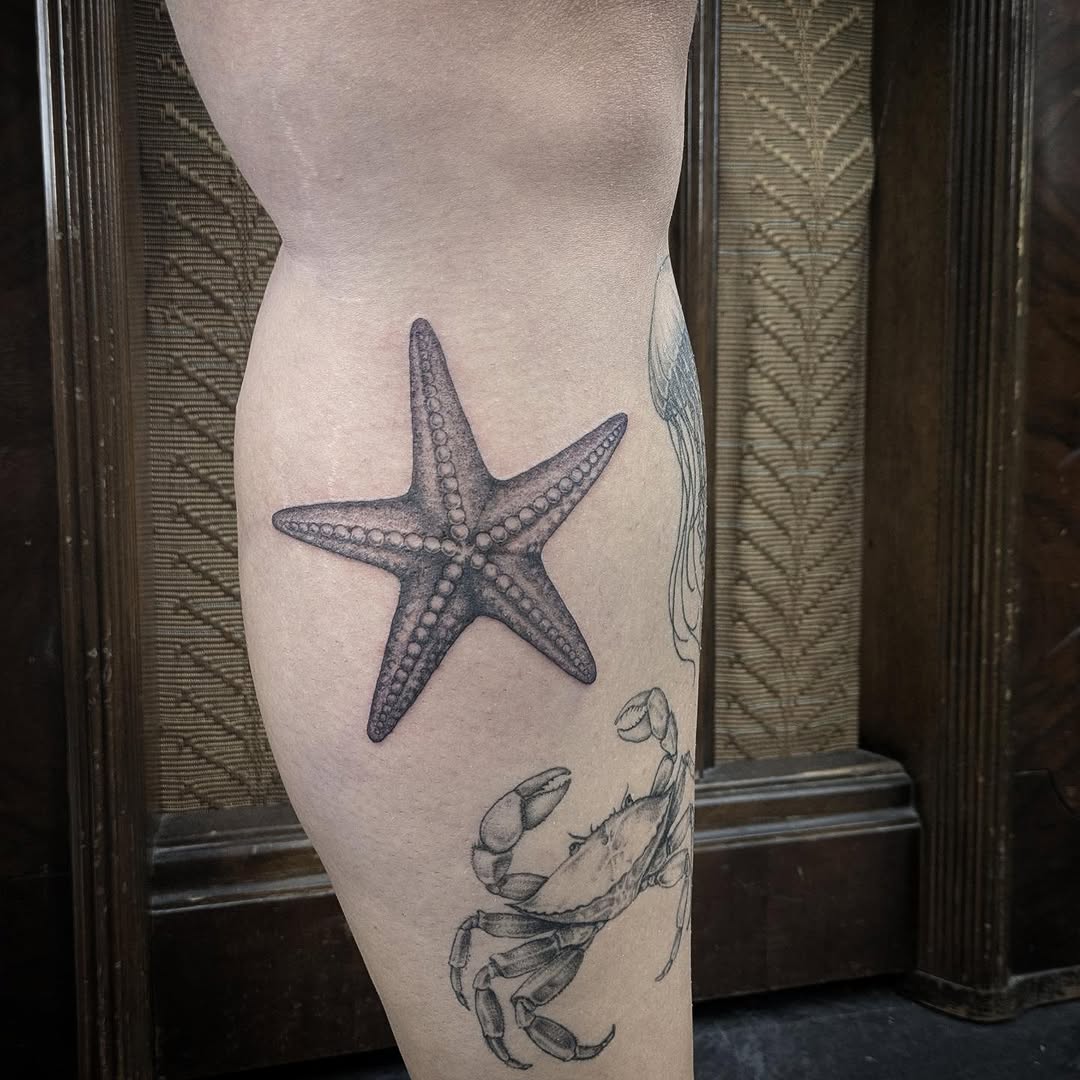Tattoo by @alizee_tattoo โ black_and_grey, realism