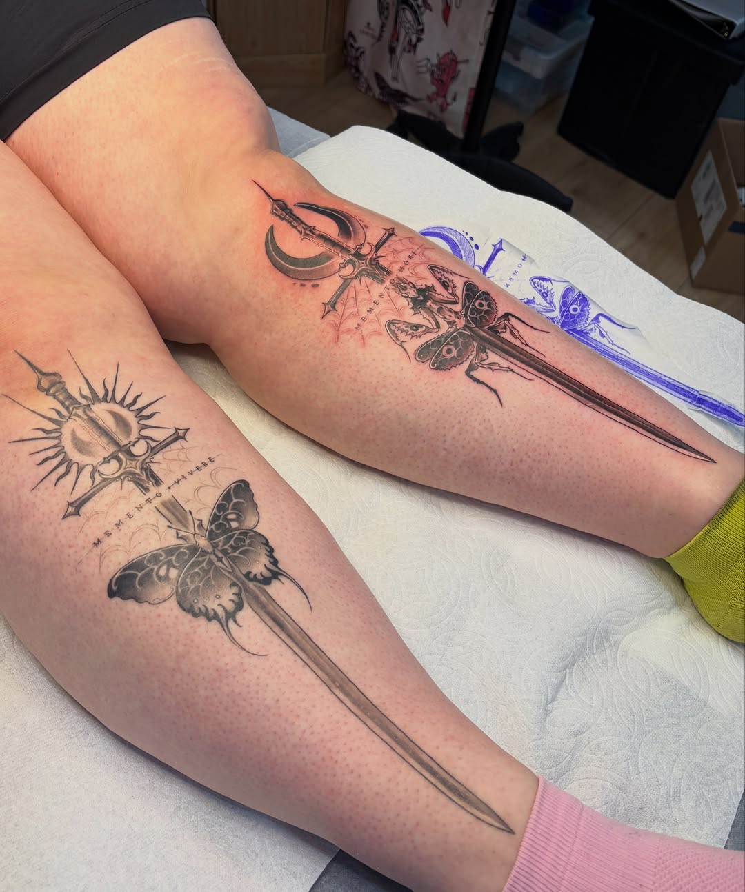 Tattoo by @et._.go._.tattoo — black_and_grey, fine_line