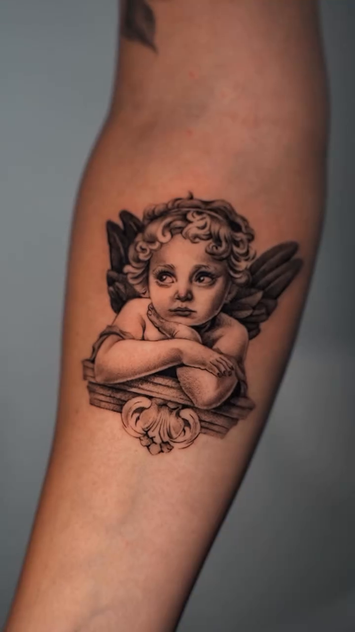 Tattoo by @marlisatattoo — realism, black_and_grey