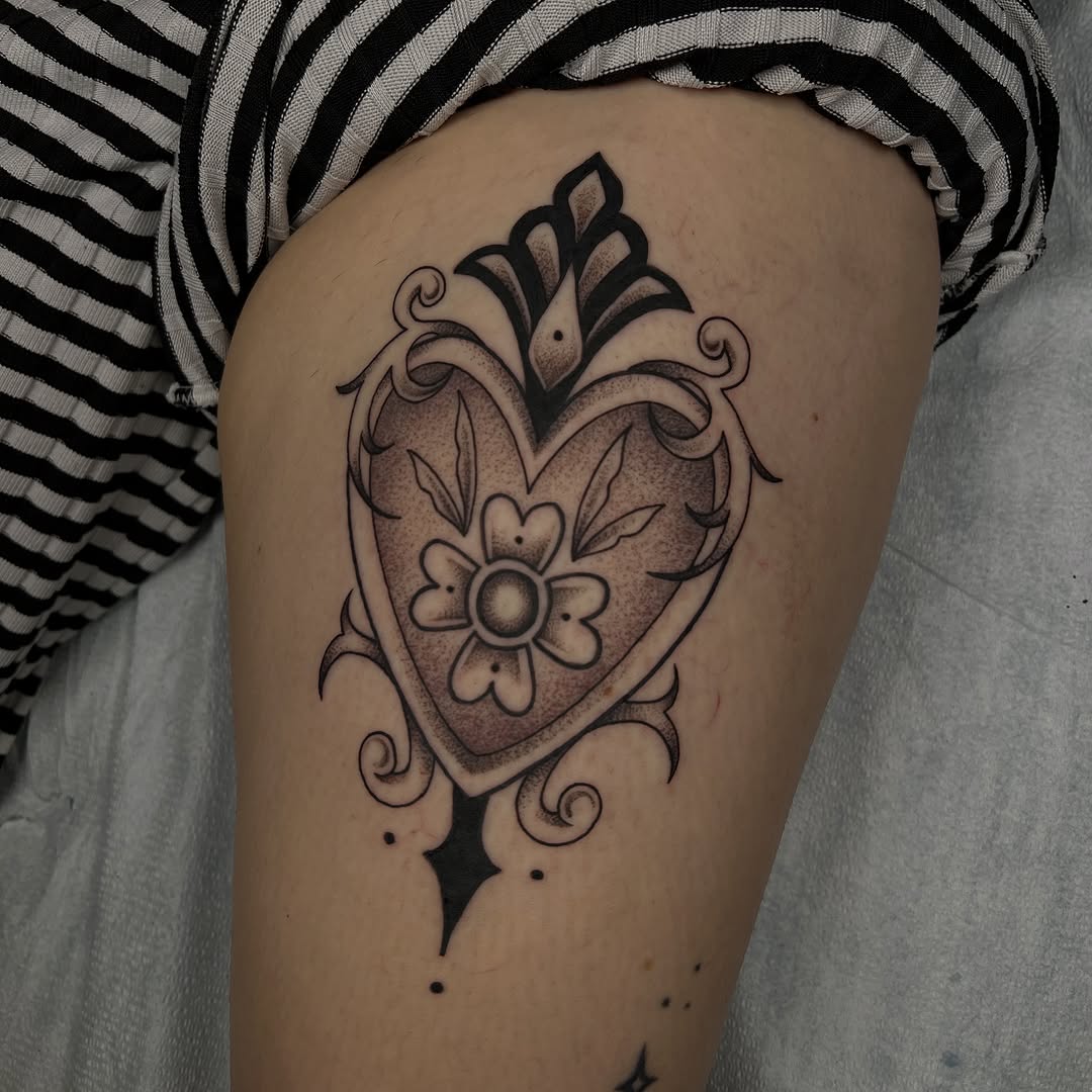 Tattoo by @lyvia.tattoo — american_traditional, ornamental
