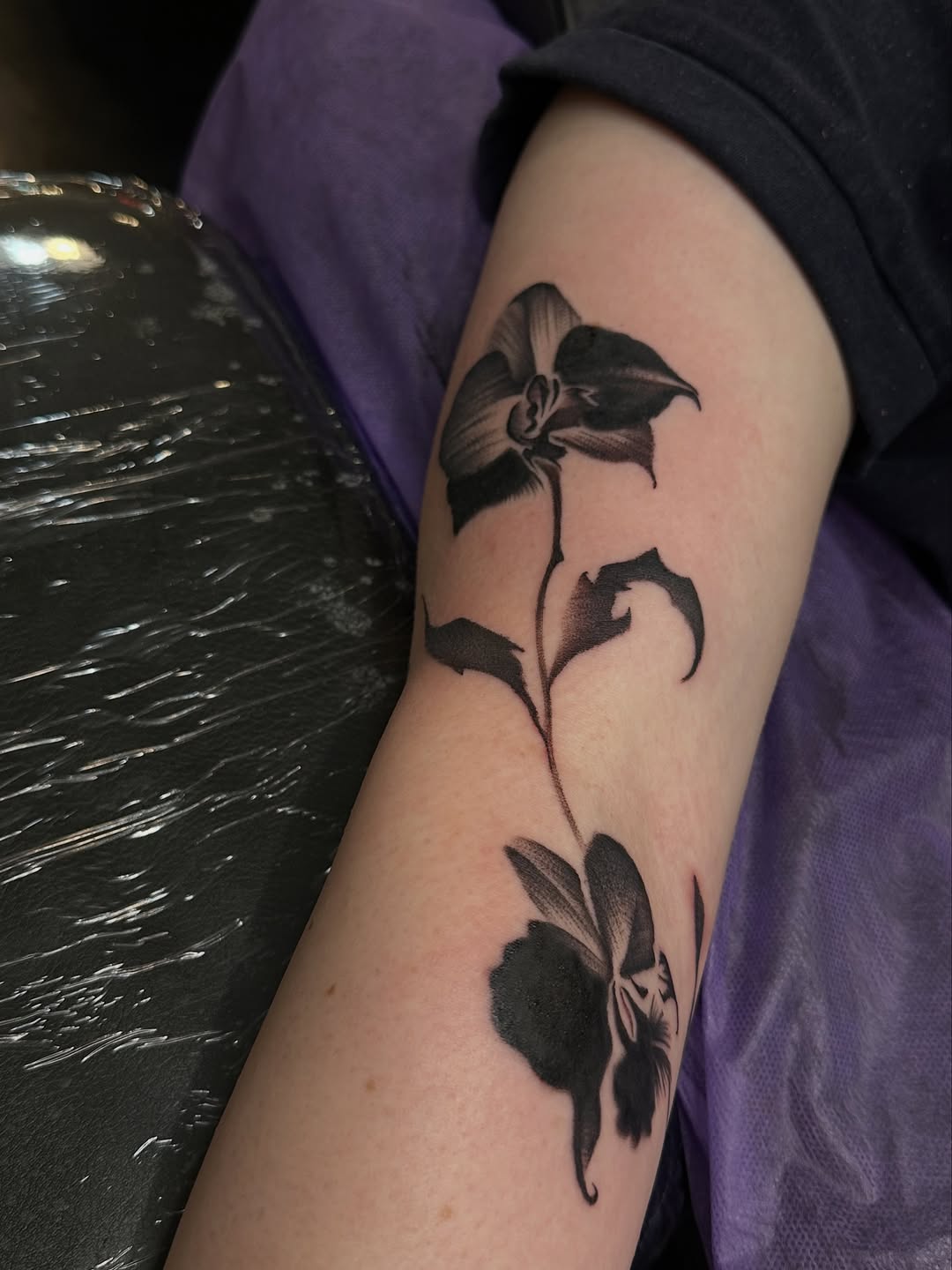 Tattoo by @mayraetats — black_and_grey, realism