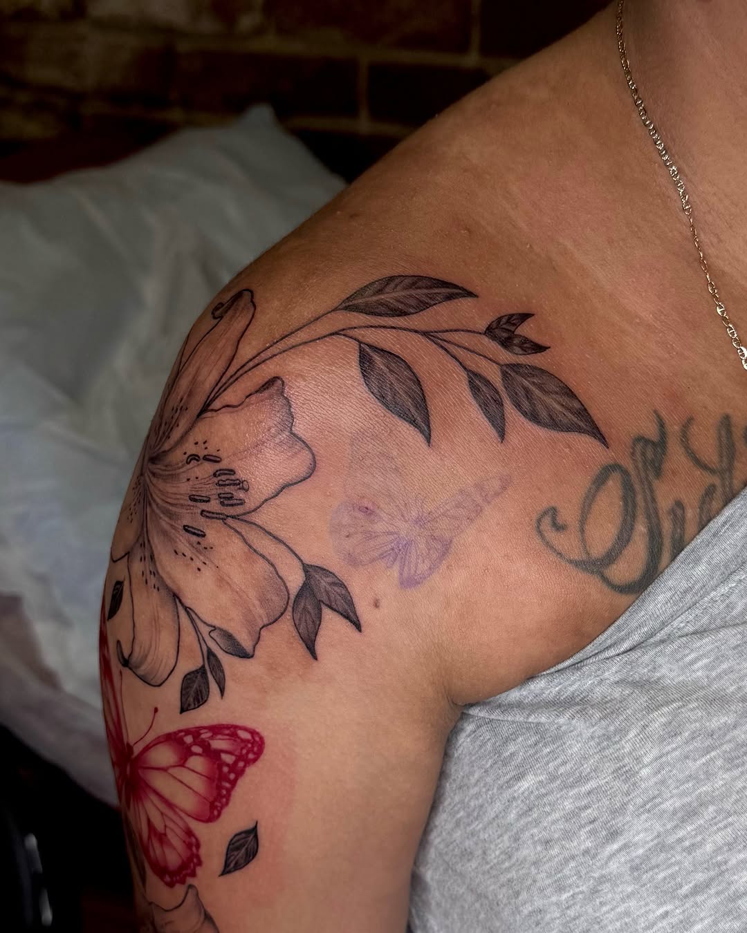 Tattoo by @toozentattoos — fine_line, realism