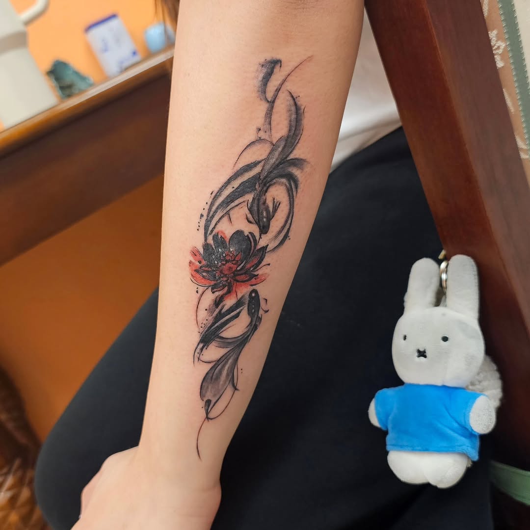 Tattoo by @linktattoo_lily โ black_and_grey, watercolor