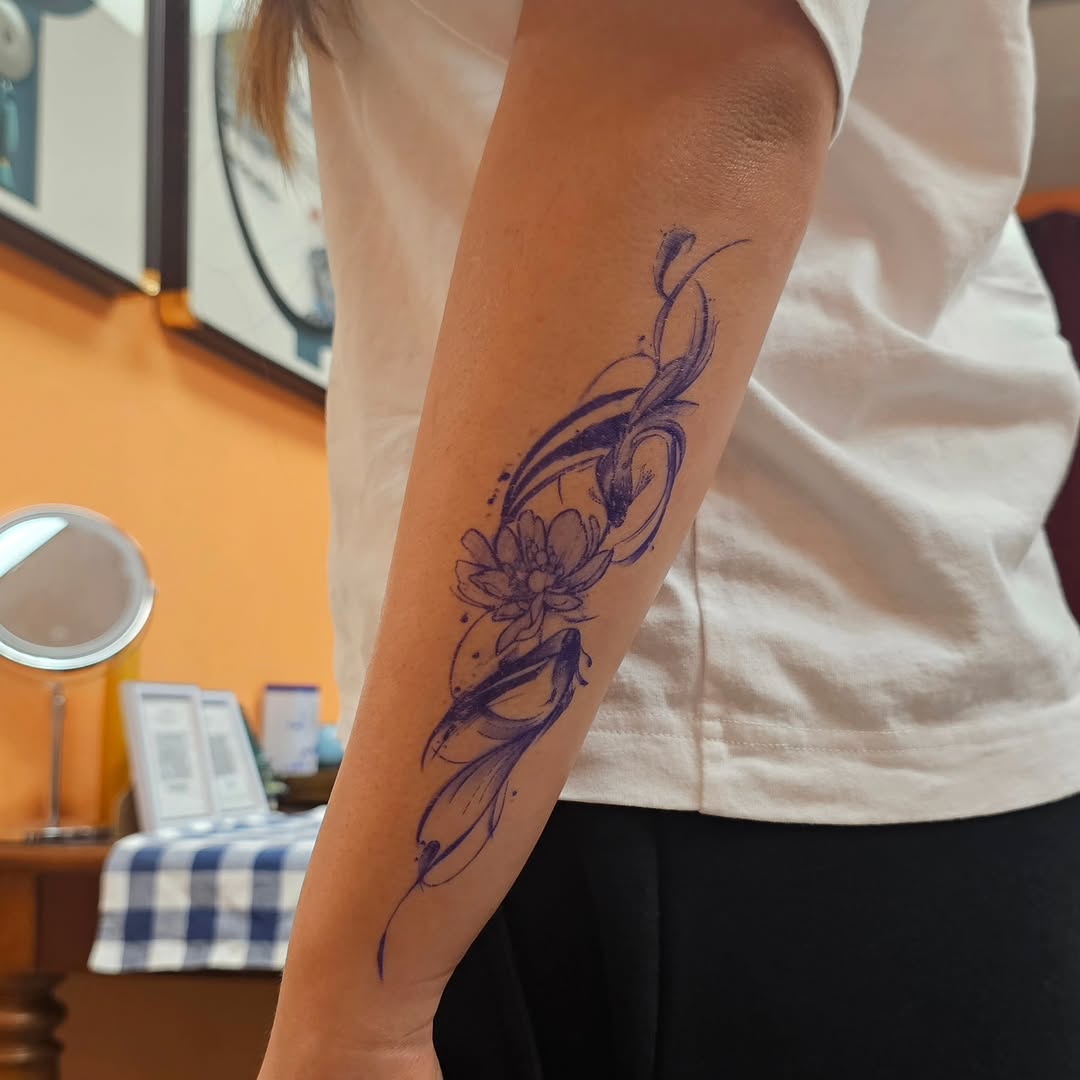 Tattoo by @linktattoo_lily โ fine_line, illustrative