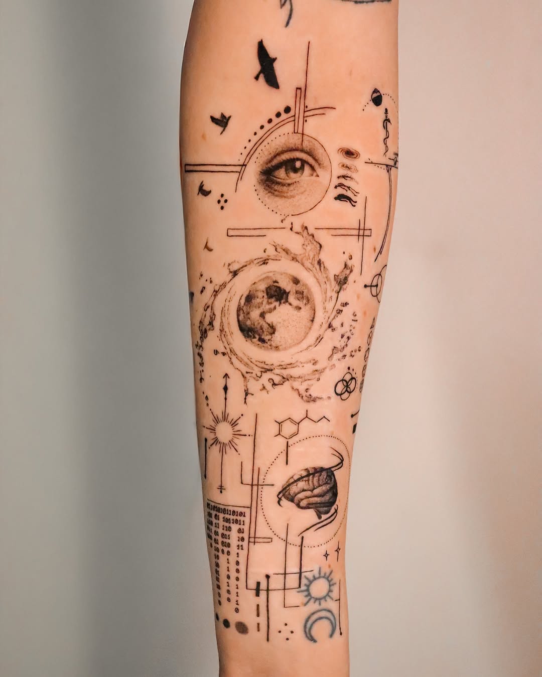 Tattoo by @hardtatz โ black_and_grey, geometric
