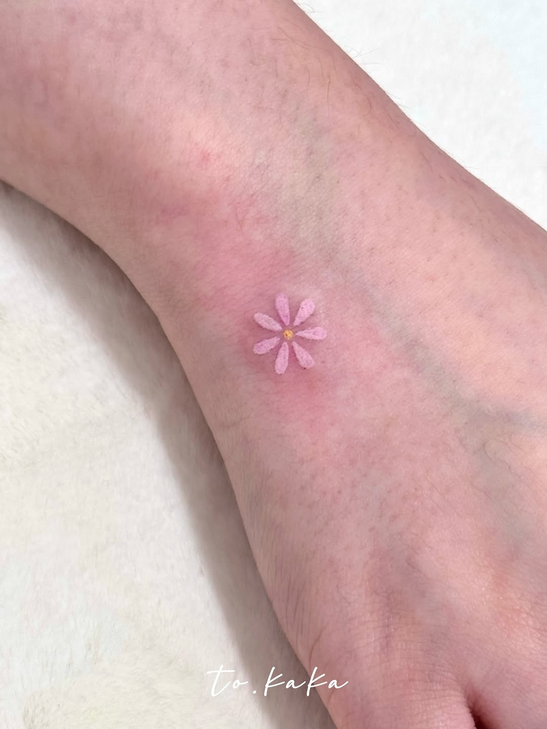 Tattoo by @to.kaka_tattoo — fine_line, minimalist
