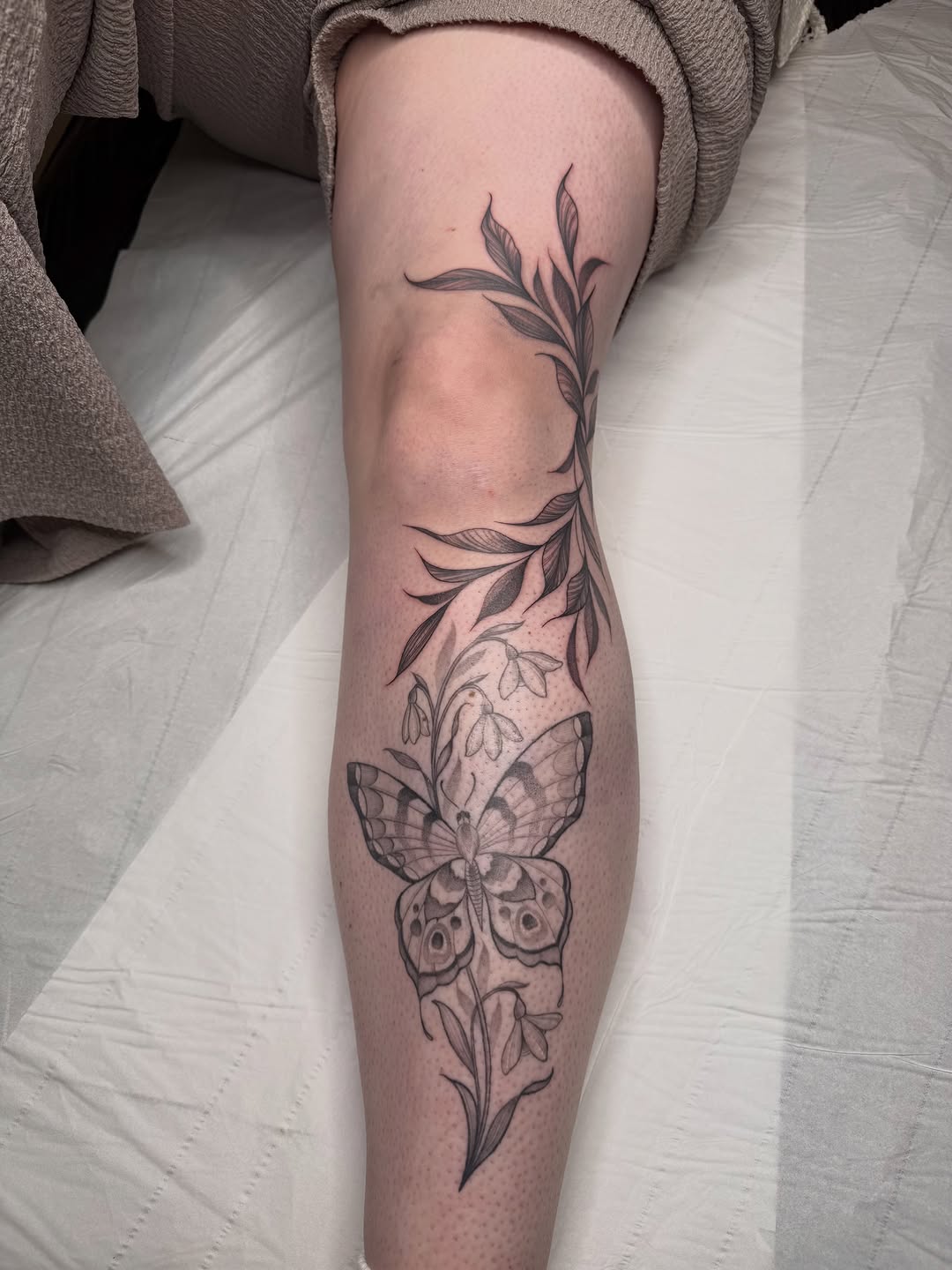 Tattoo by @emmaloutattooxx — fine_line, black_and_grey