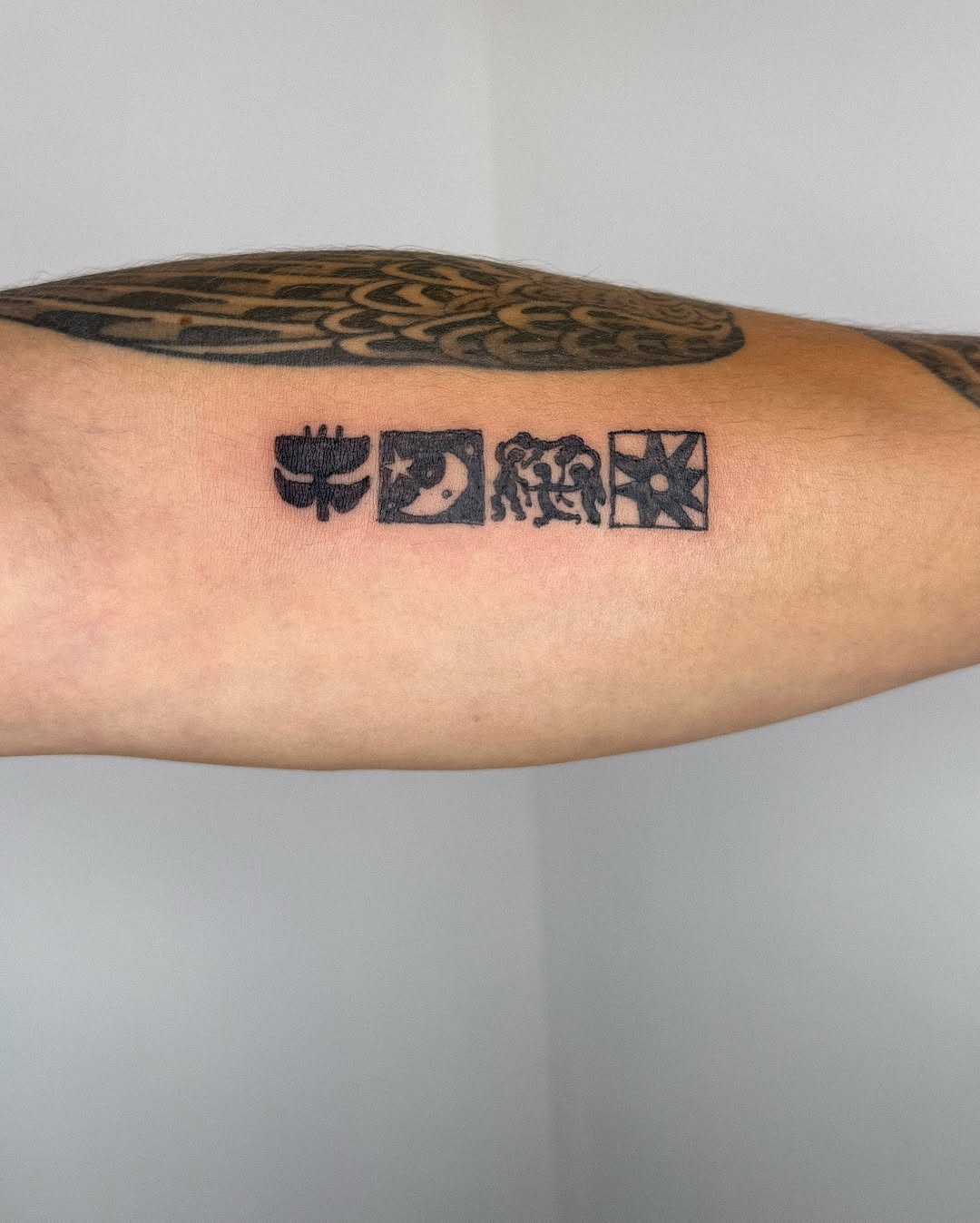 Tattoo by @____e_d_e_n____ β blackwork, geometric