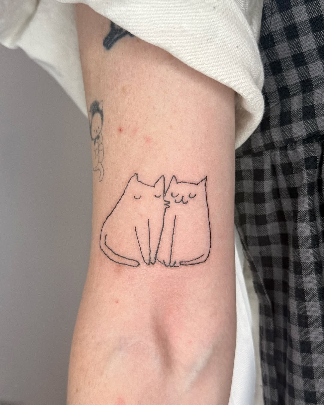 Tattoo by @____e_d_e_n____ β fine_line, minimalist