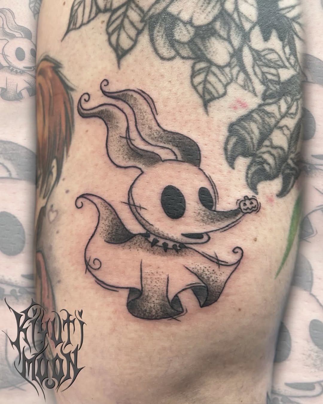 Tattoo by @kiyutimoon.tattoo — black_and_grey, illustrative