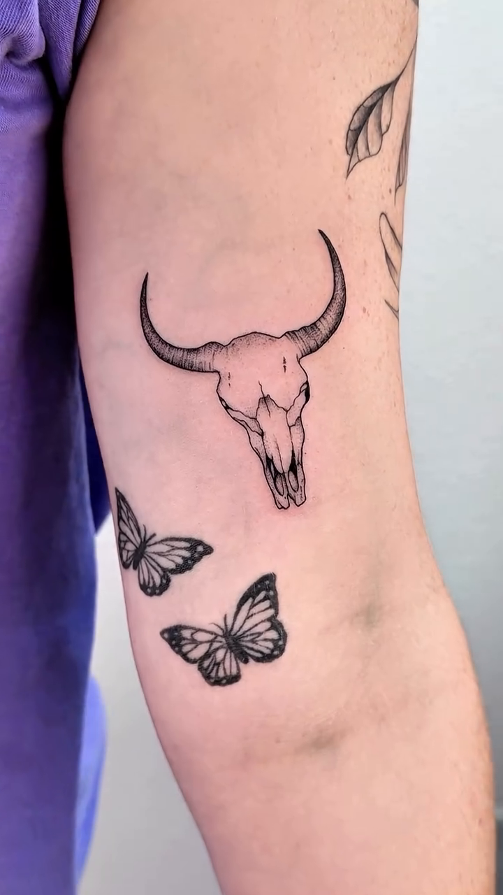 Tattoo by @houstontattoo.chelsea β fine_line, black_and_grey