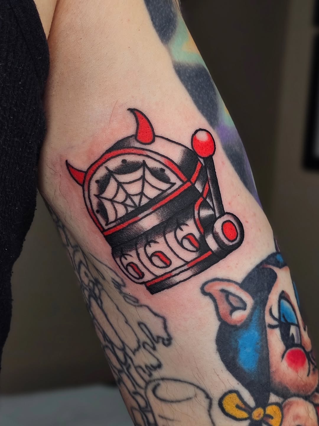 Tattoo by @alexalachutatattoos โ american_traditional