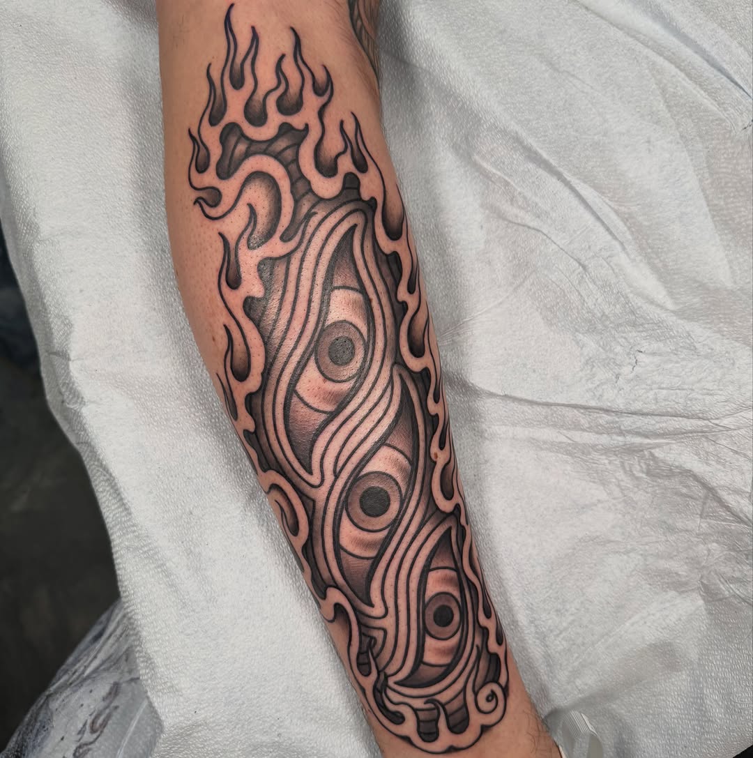 Tattoo by @cheeto_g_art_ — black_and_grey, geometric