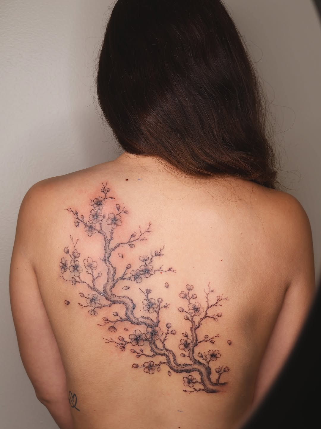 Tattoo by @divinebeautybarbyaly — fine_line, black_and_grey