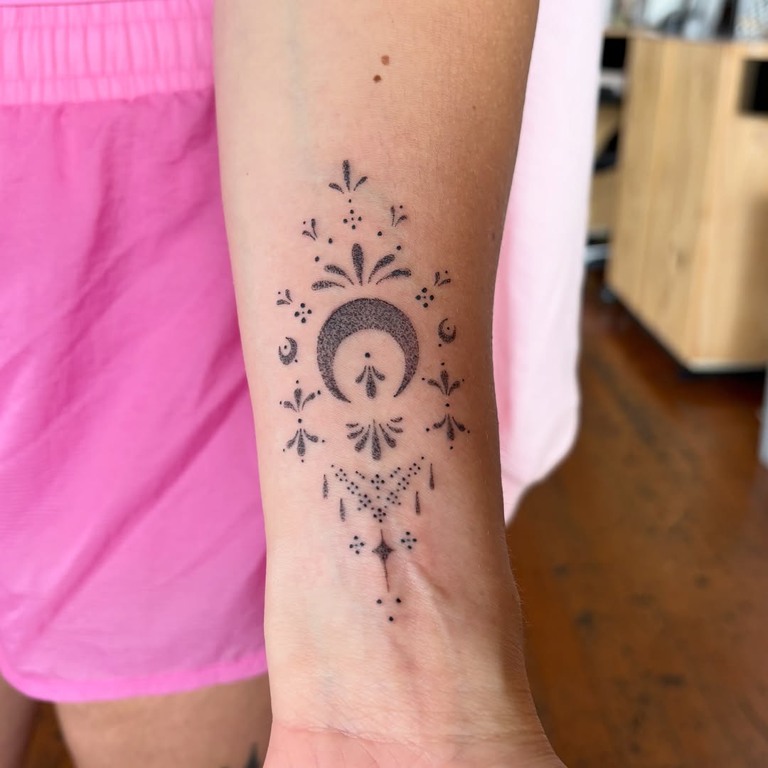 Tattoo by @alliemoontattoo — fine_line, dotwork