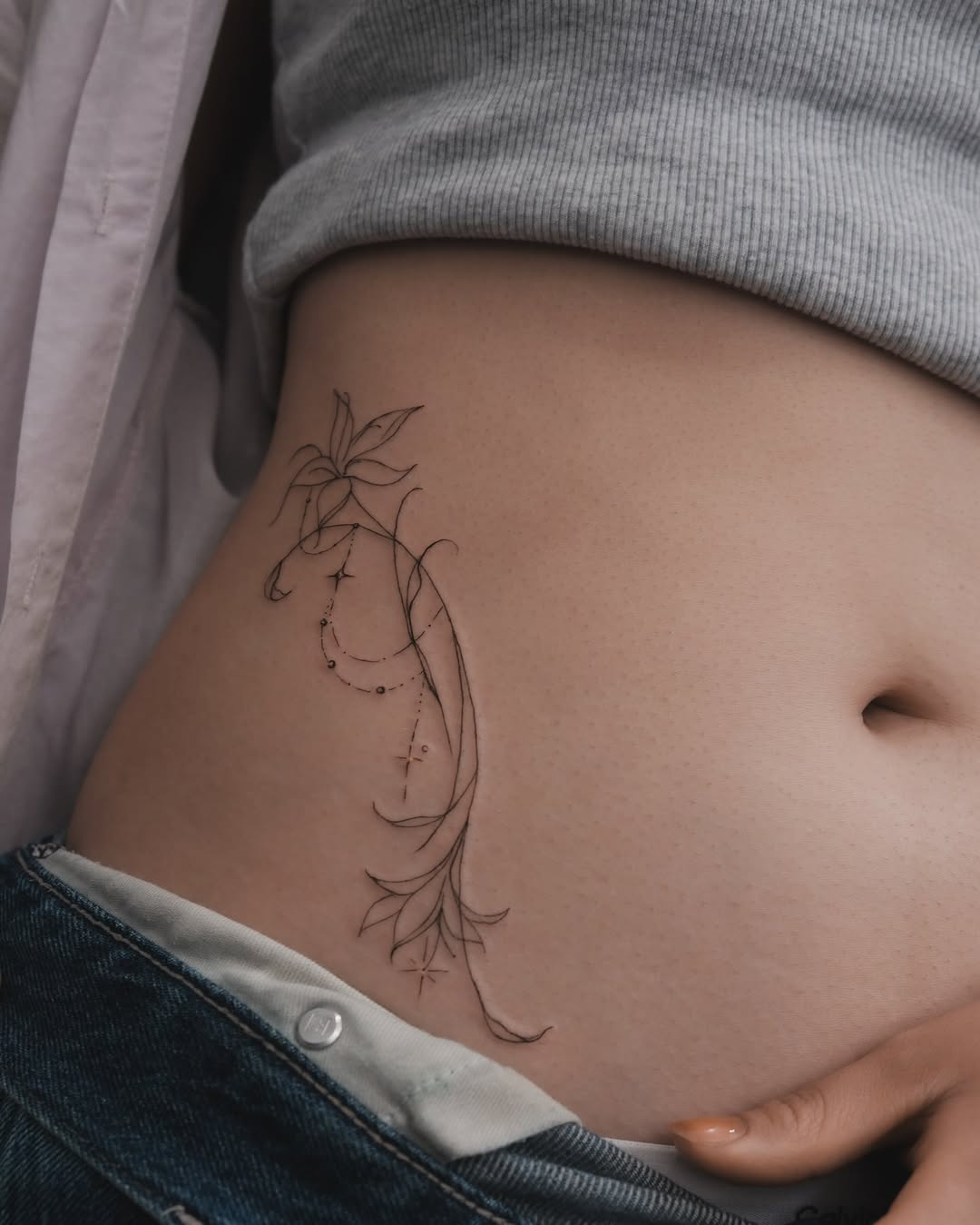 Tattoo by @ezzeink — fine_line, minimalist