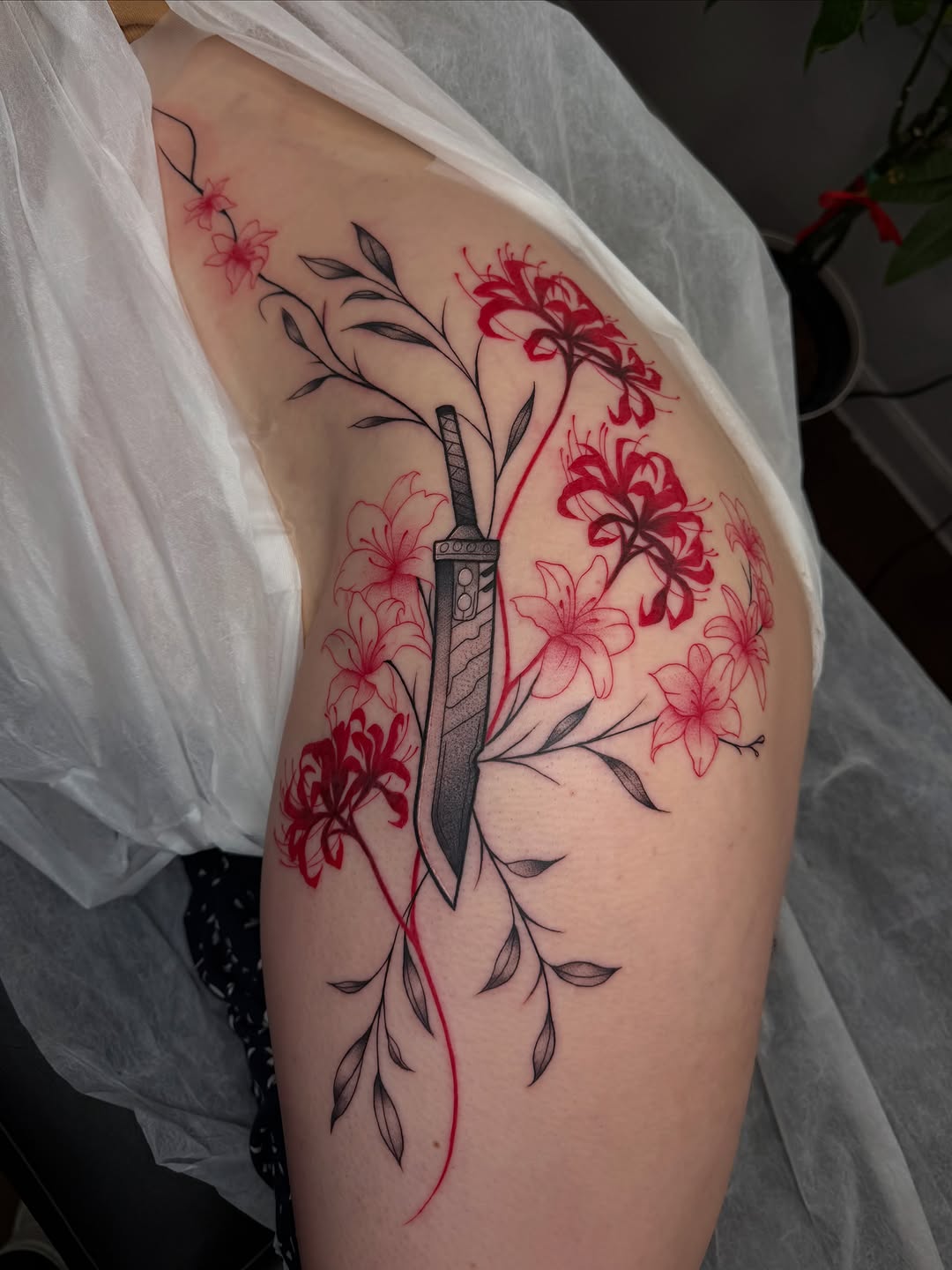 Tattoo by @officialdrayaartink — fine_line, black_and_grey