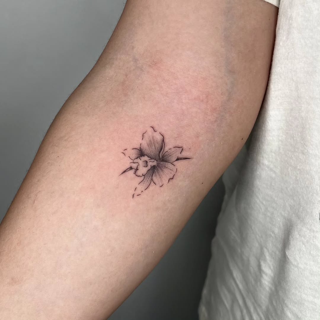 Tattoo by @emogirltattoo — fine_line