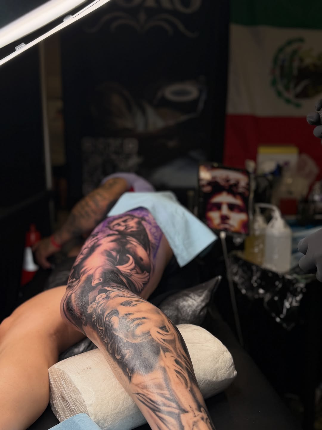 Tattoo by @lasmanosdeltoro — realism, black_and_grey