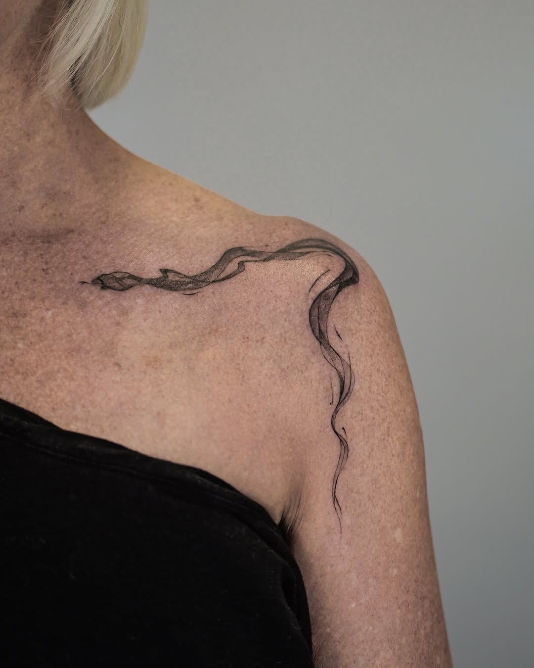 Tattoo by @minto.tattoo โ fine_line, black_and_grey
