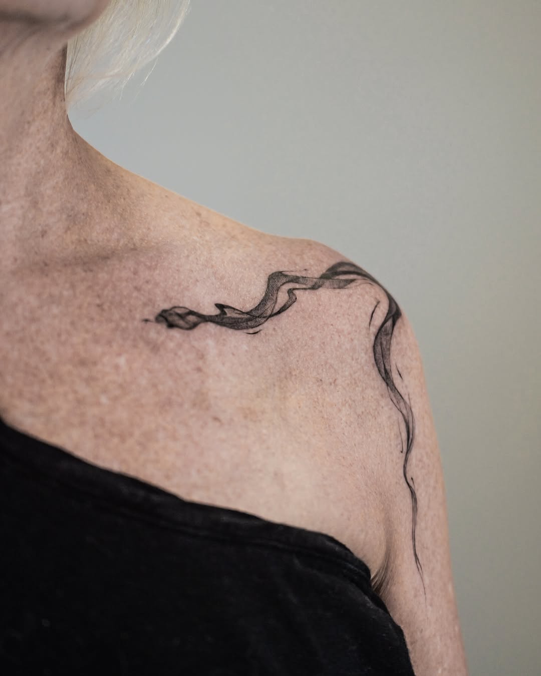 Tattoo by @minto.tattoo โ fine_line, black_and_grey