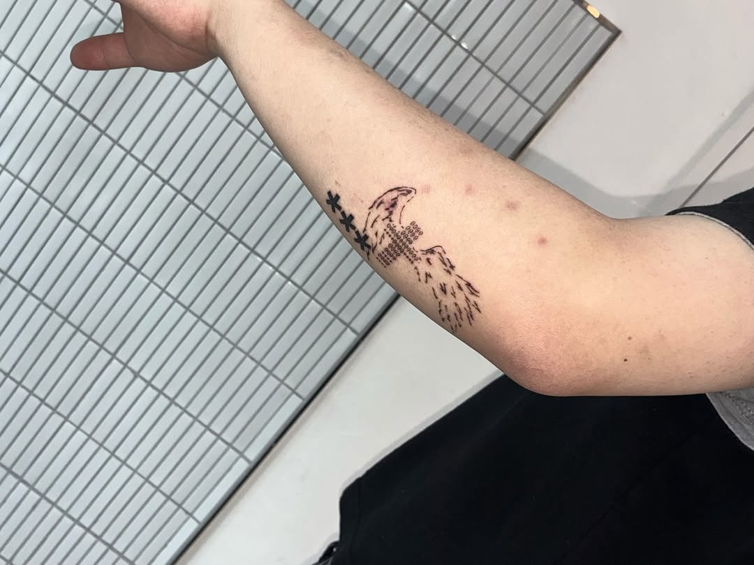 Tattoo by @8th.ho โ fine_line, dotwork