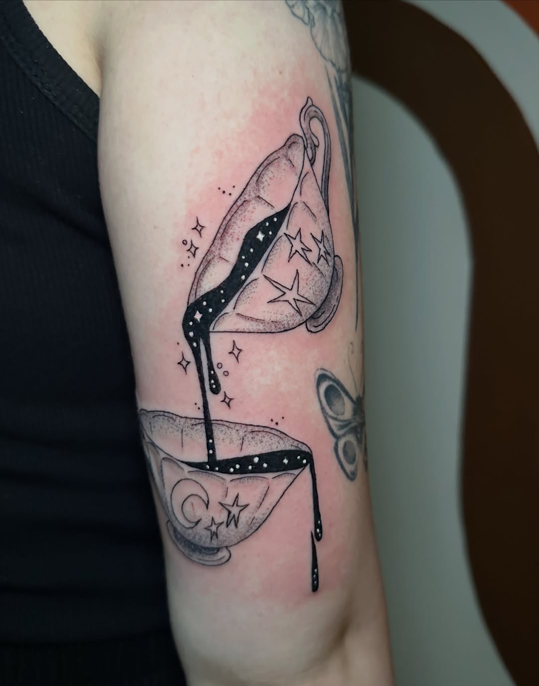 Tattoo by @tattooedbyles — illustrative, dotwork
