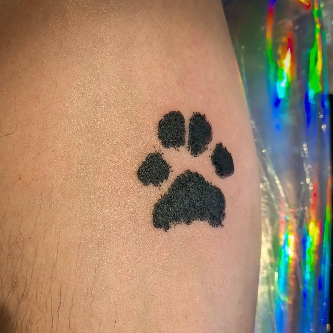 Tattoo by @scarygilvarrytattoo — blackwork