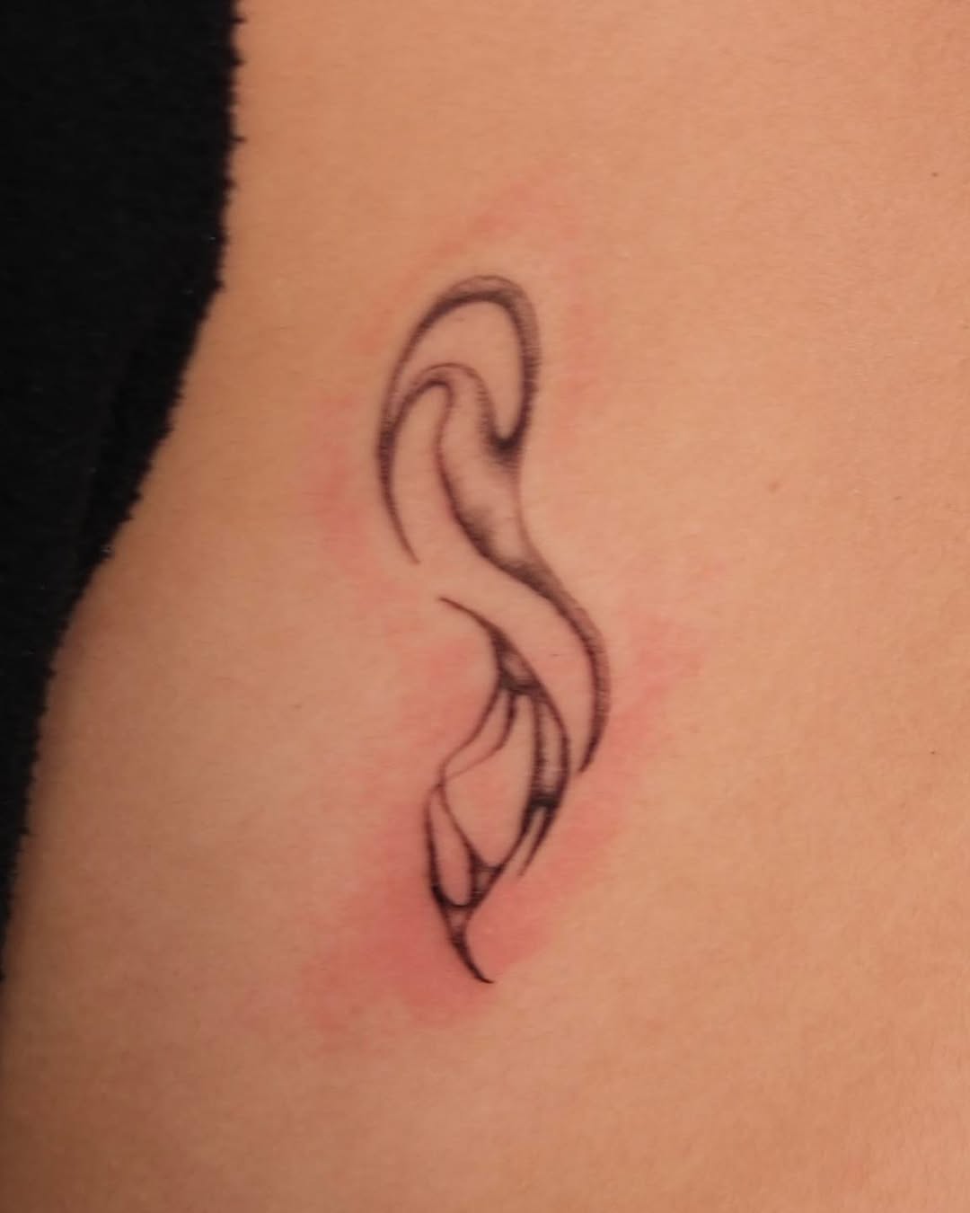 Tattoo by @moonfexx — fine_line, minimalist