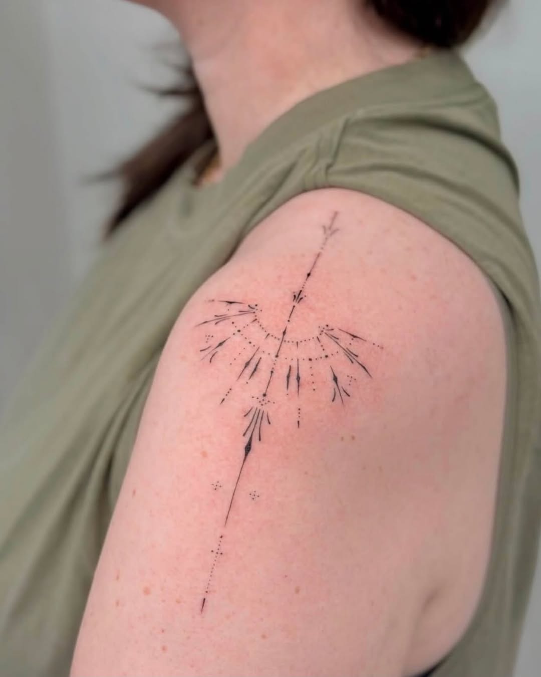Tattoo by @olyamur.tatts — fine_line, geometric
