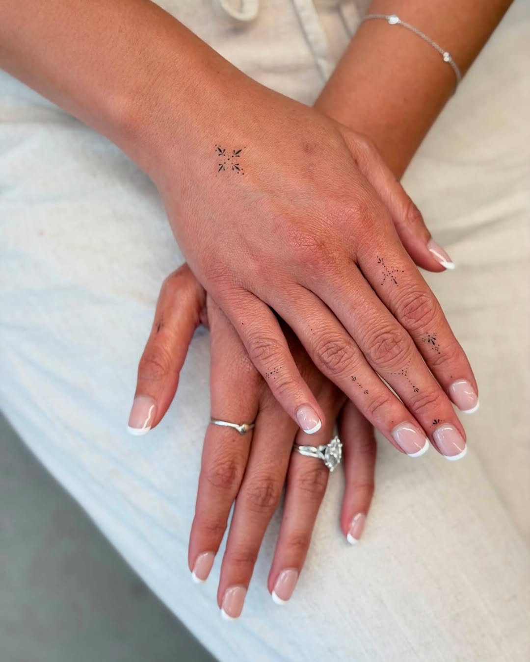 Tattoo by @olyamur.tatts — fine_line, minimalist