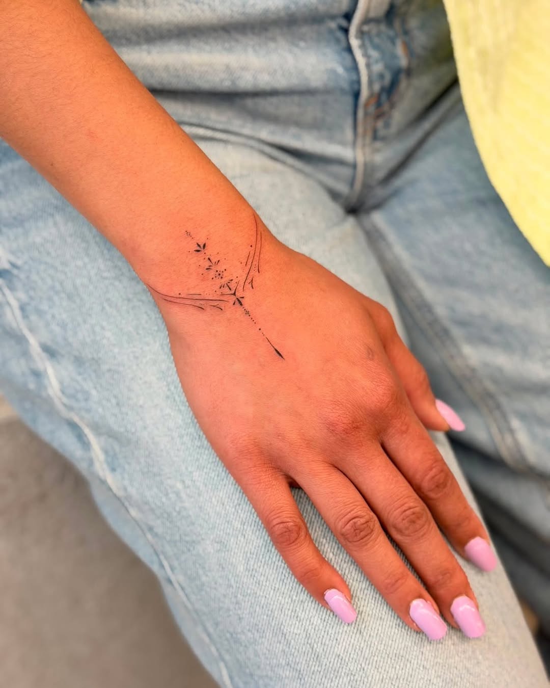 Tattoo by @olyamur.tatts — fine_line, minimalist