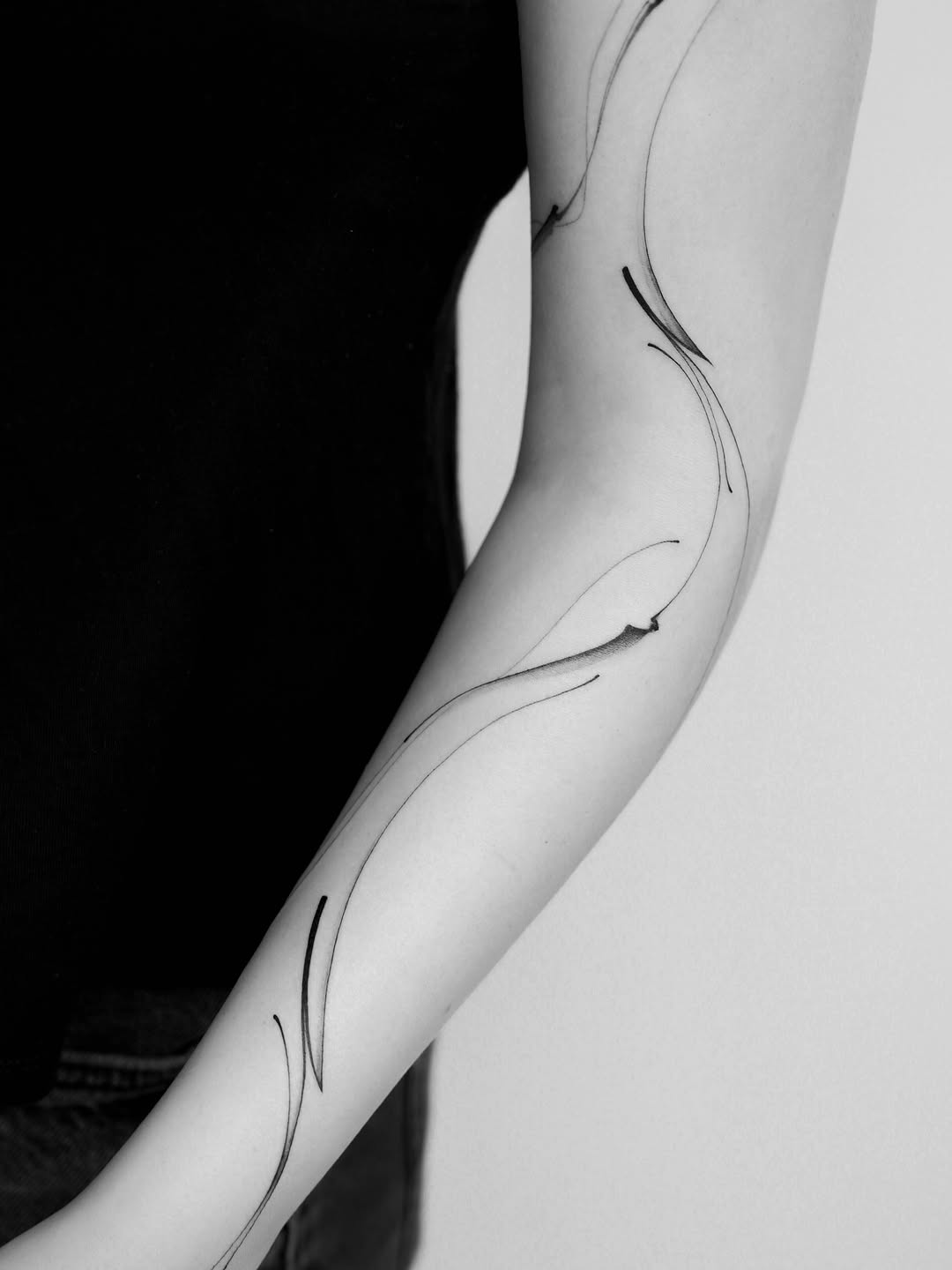 Tattoo by @lebyla — fine_line, minimalist