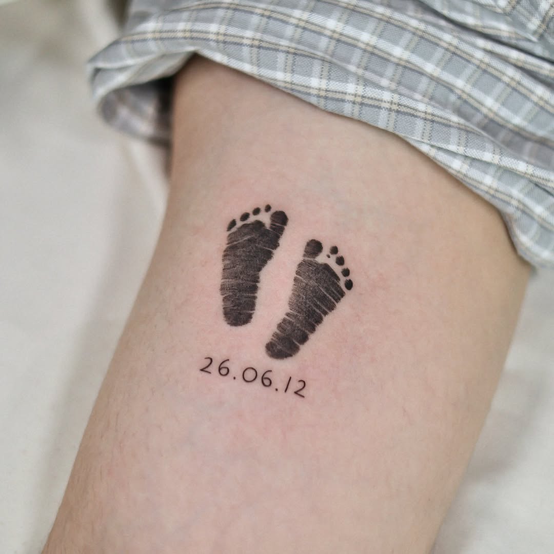 Tattoo by @tattooer_oom — fine_line, black_and_grey