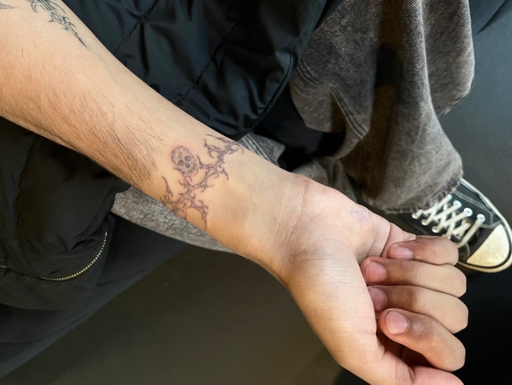 Tattoo by @tiimy.tt — fine_line, sketch