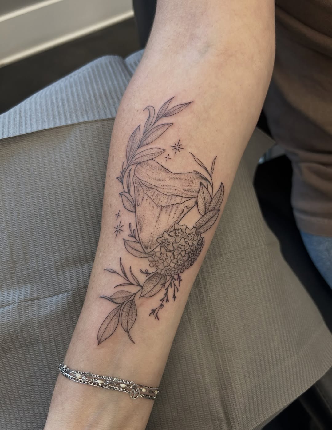 Tattoo by @samibattle — fine_line, dotwork
