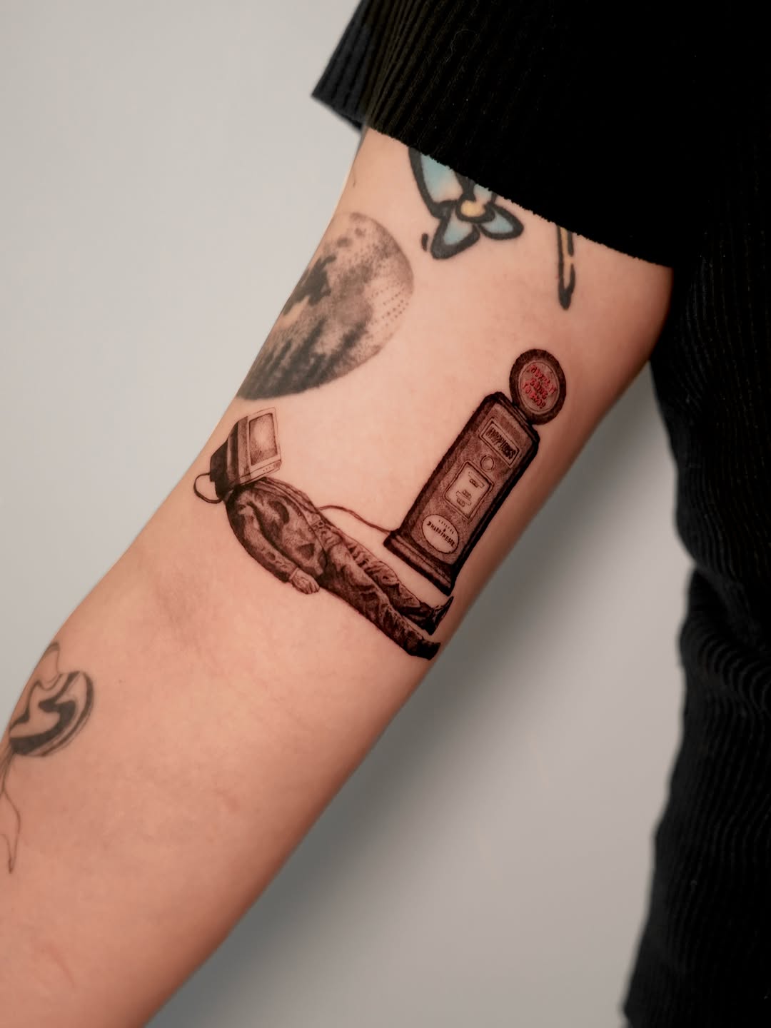 Tattoo by @2erotatt2 — black_and_grey, realism